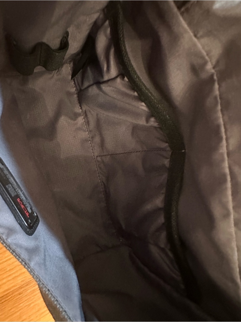 Tumi hanging travel kit with hook for hanging. - Picture 9 of 11
